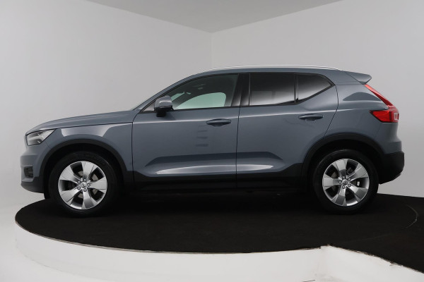 Volvo XC40 1.5 T3 Momentum Pro (TREKHAAK, H&K AUDIO, STOELVERWARMING, AUTOMAAT, ACHTERUITRIJCAMERA, PARKEERSENSOREN)
