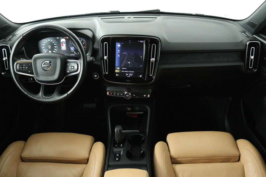 Volvo XC40 1.5 T3 Momentum Pro (TREKHAAK, H&K AUDIO, STOELVERWARMING, AUTOMAAT, ACHTERUITRIJCAMERA, PARKEERSENSOREN)