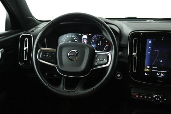 Volvo XC40 1.5 T3 Momentum Pro (TREKHAAK, H&K AUDIO, STOELVERWARMING, AUTOMAAT, ACHTERUITRIJCAMERA, PARKEERSENSOREN)