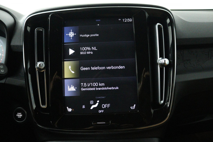 Volvo XC40 1.5 T3 Momentum Pro (TREKHAAK, H&K AUDIO, STOELVERWARMING, AUTOMAAT, ACHTERUITRIJCAMERA, PARKEERSENSOREN)