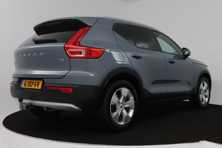 Volvo XC40 1.5 T3 Momentum Pro (TREKHAAK, H&K AUDIO, STOELVERWARMING, AUTOMAAT, ACHTERUITRIJCAMERA, PARKEERSENSOREN)