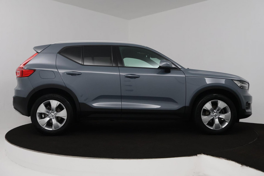 Volvo XC40 1.5 T3 Momentum Pro (TREKHAAK, H&K AUDIO, STOELVERWARMING, AUTOMAAT, ACHTERUITRIJCAMERA, PARKEERSENSOREN)