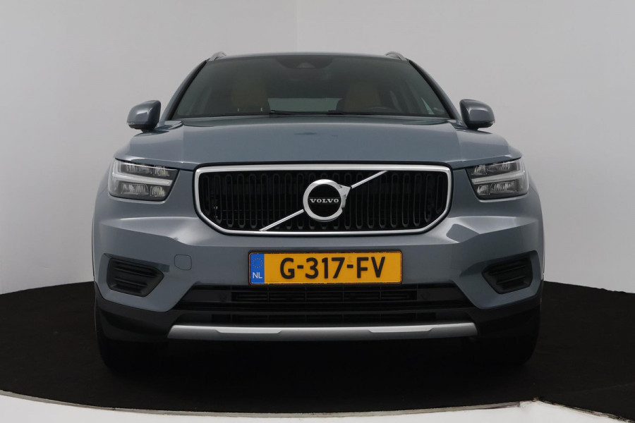 Volvo XC40 1.5 T3 Momentum Pro (TREKHAAK, H&K AUDIO, STOELVERWARMING, AUTOMAAT, ACHTERUITRIJCAMERA, PARKEERSENSOREN)