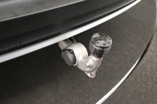 Volvo XC40 1.5 T3 Momentum Pro (TREKHAAK, H&K AUDIO, STOELVERWARMING, AUTOMAAT, ACHTERUITRIJCAMERA, PARKEERSENSOREN)
