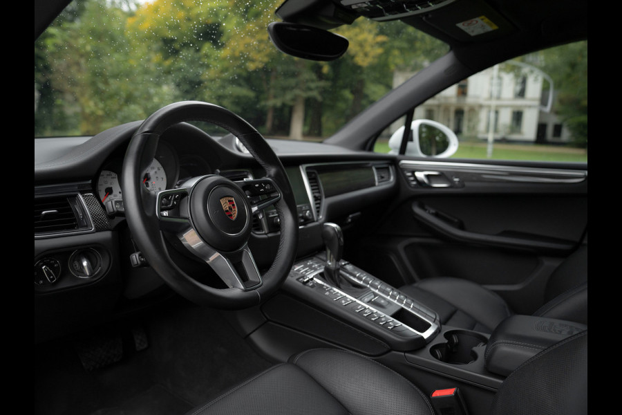 Porsche Macan 3.0 GTS | Pano-dak | SportDesign | Sport Chrono | Luchtvering | 2e eig | Adapt. Sportstoelen