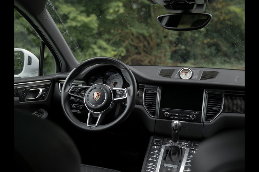 Porsche Macan 3.0 GTS | Pano-dak | SportDesign | Sport Chrono | Luchtvering | 2e eig | Adapt. Sportstoelen