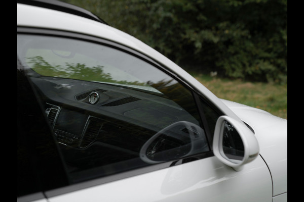 Porsche Macan 3.0 GTS | Pano-dak | SportDesign | Sport Chrono | Luchtvering | 2e eig | Adapt. Sportstoelen
