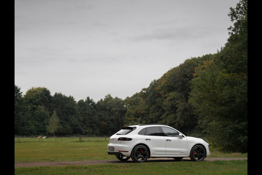 Porsche Macan 3.0 GTS | Pano-dak | SportDesign | Sport Chrono | Luchtvering | 2e eig | Adapt. Sportstoelen