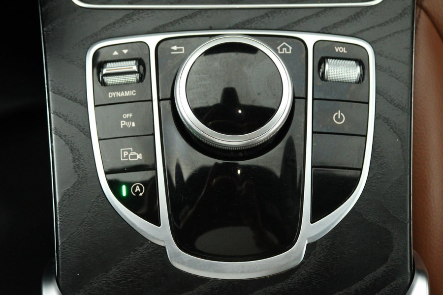 Mercedes-Benz C-Klasse 180 Advantage Pack (PANORAMADAK, STOELVERWARMING, DIGITALE COCKPIT, CAMERA, ELEKTR STOELEN)