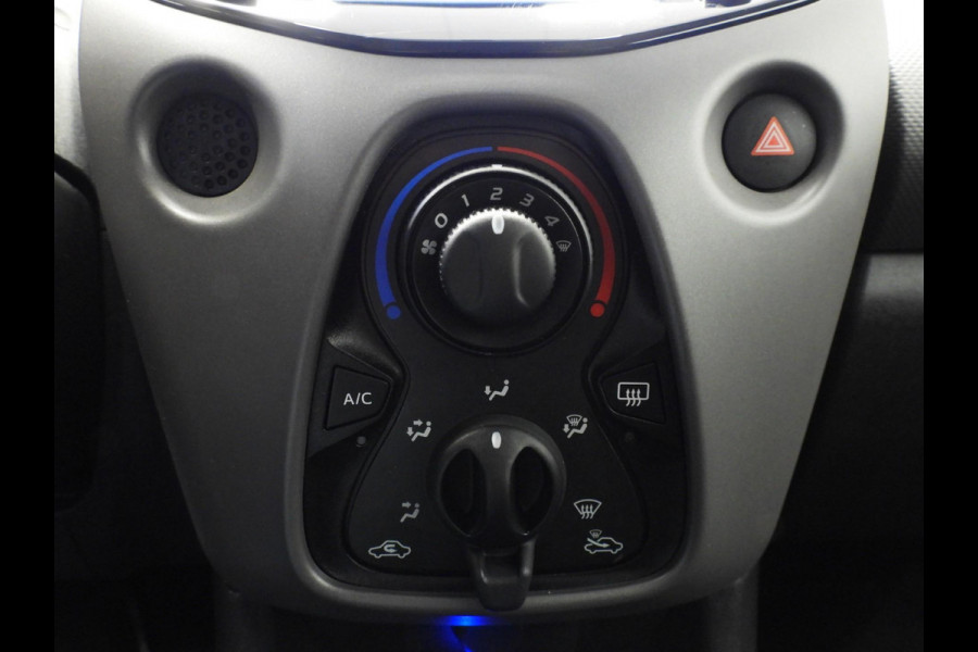 Peugeot 108 1.0 e-VTi Dynamic Techno NAVI-APP/CAMERA/AIRCO/BLUETOOTH!