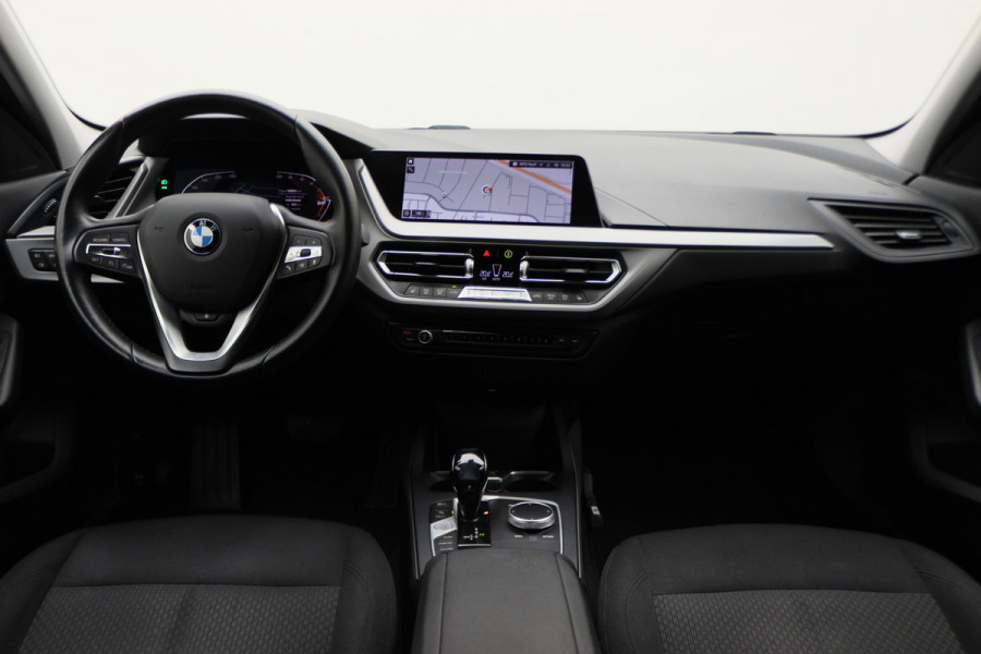 BMW 1-serie 118i Executive Edition Automaat Camera, Stuur-/Stoelverw., Apple Carplay, LED, Lane Assist