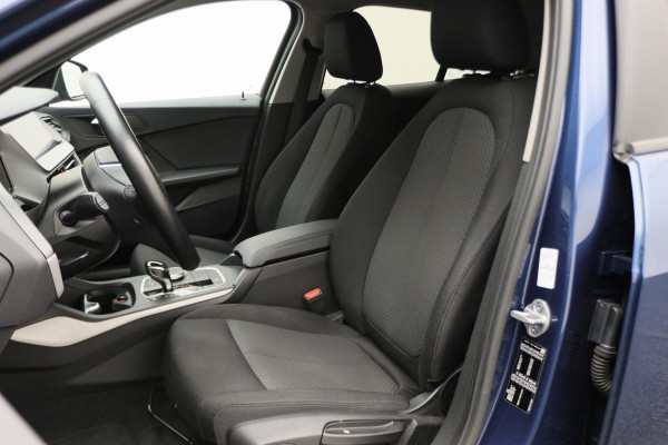 BMW 1-serie 118i Executive Edition Automaat Camera, Stuur-/Stoelverw., Apple Carplay, LED, Lane Assist