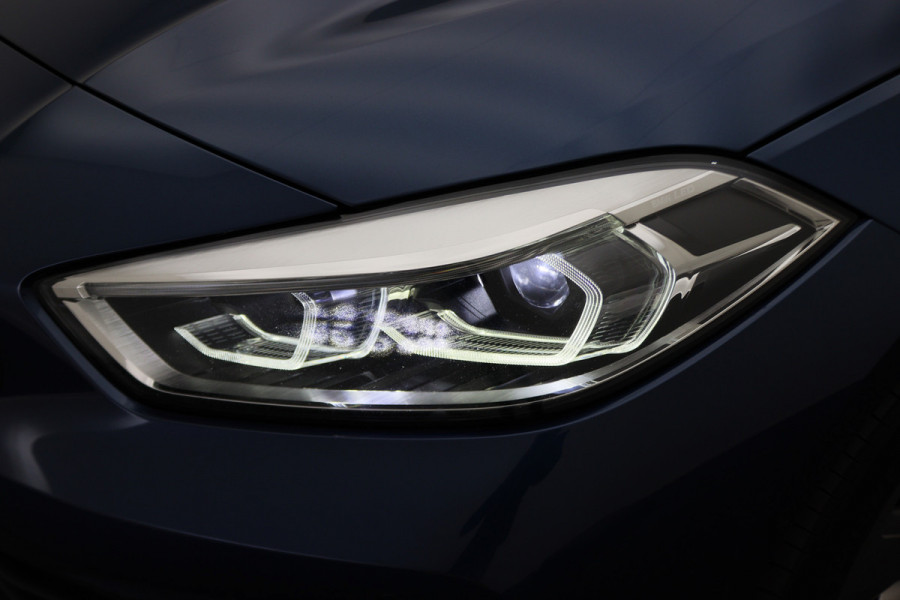 BMW 1-serie 118i Executive Edition Automaat Camera, Stuur-/Stoelverw., Apple Carplay, LED, Lane Assist