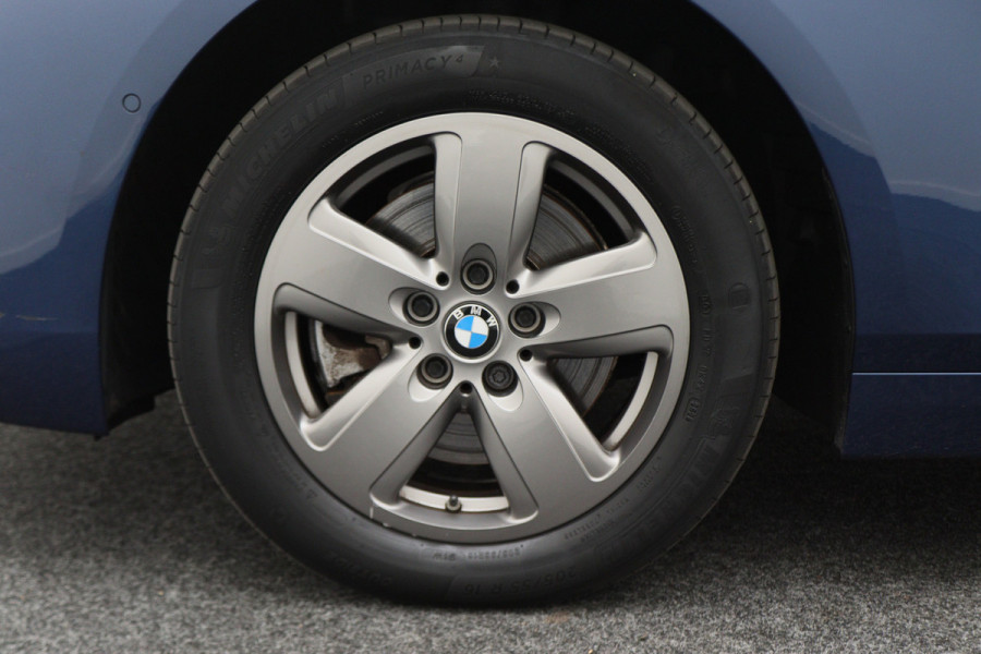 BMW 1-serie 118i Executive Edition Automaat Camera, Stuur-/Stoelverw., Apple Carplay, LED, Lane Assist