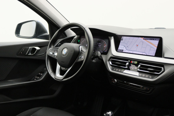 BMW 1-serie 118i Executive Edition Automaat Camera, Stuur-/Stoelverw., Apple Carplay, LED, Lane Assist