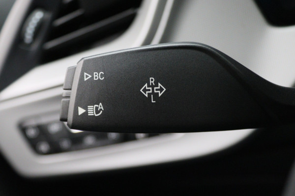 BMW 1-serie 118i Executive Edition Automaat Camera, Stuur-/Stoelverw., Apple Carplay, LED, Lane Assist