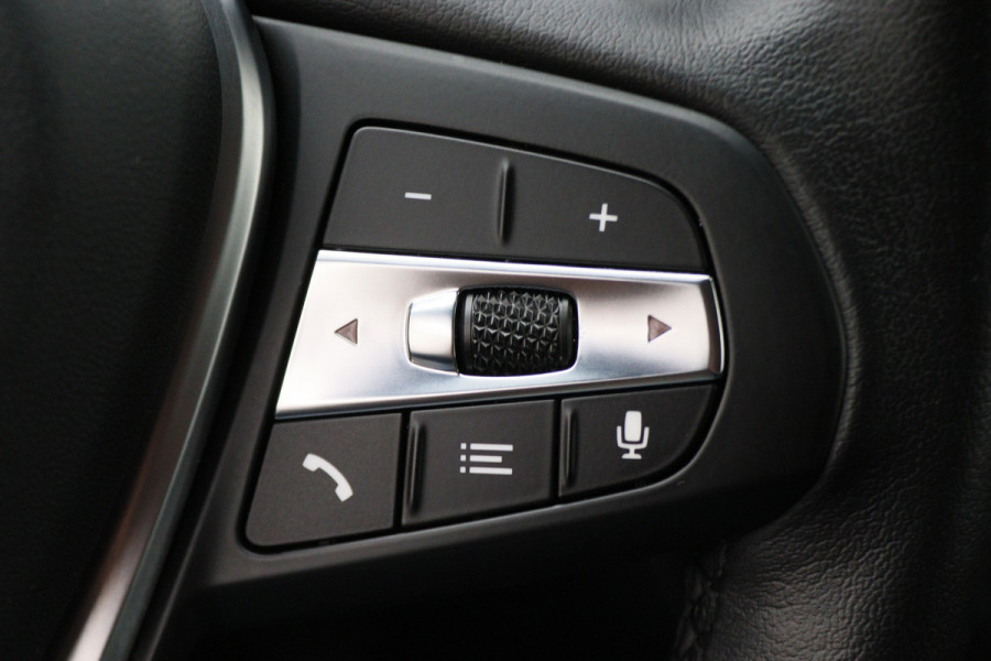 BMW 1-serie 118i Executive Edition Automaat Camera, Stuur-/Stoelverw., Apple Carplay, LED, Lane Assist