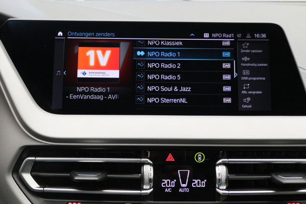 BMW 1-serie 118i Executive Edition Automaat Camera, Stuur-/Stoelverw., Apple Carplay, LED, Lane Assist