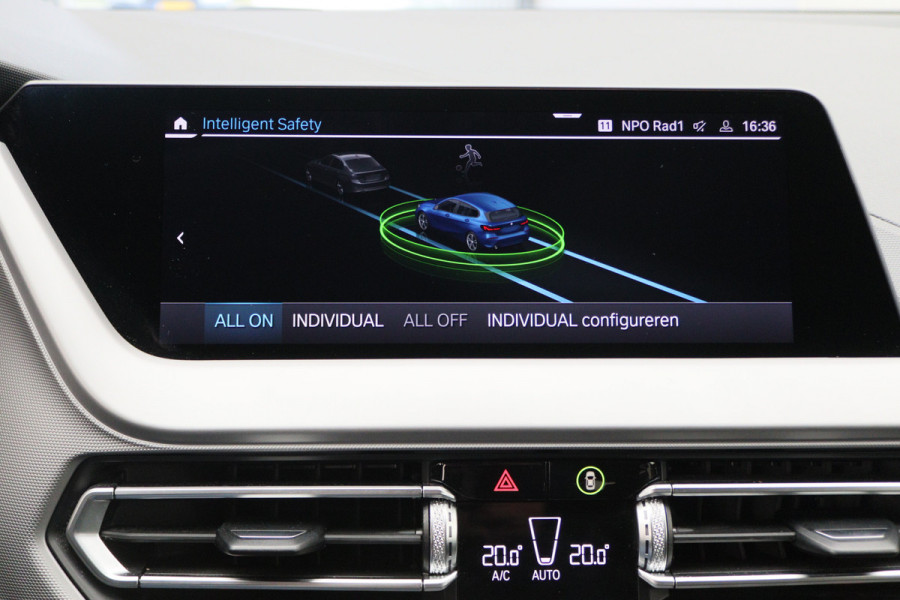 BMW 1-serie 118i Executive Edition Automaat Camera, Stuur-/Stoelverw., Apple Carplay, LED, Lane Assist