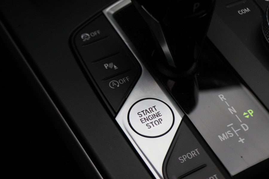 BMW 1-serie 118i Executive Edition Automaat Camera, Stuur-/Stoelverw., Apple Carplay, LED, Lane Assist