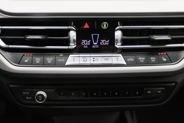 BMW 1-serie 118i Executive Edition Automaat Camera, Stuur-/Stoelverw., Apple Carplay, LED, Lane Assist