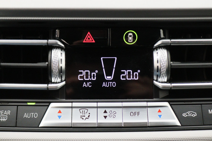 BMW 1-serie 118i Executive Edition Automaat Camera, Stuur-/Stoelverw., Apple Carplay, LED, Lane Assist