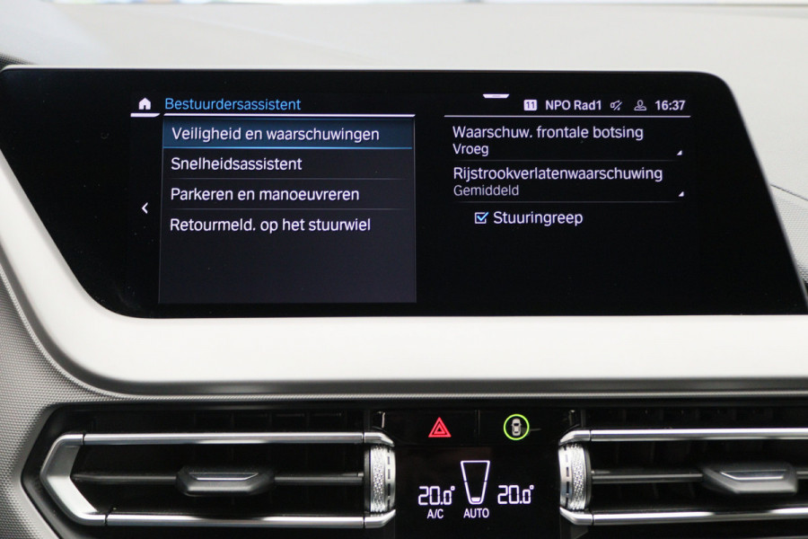 BMW 1-serie 118i Executive Edition Automaat Camera, Stuur-/Stoelverw., Apple Carplay, LED, Lane Assist