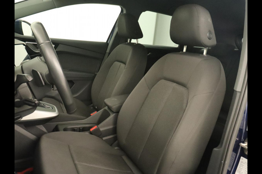 Audi Q4 e-tron 40 Launch edition 77 kWh | Warmtepomp | Stoelverwarming | Adaptive cruise | Keyless | Carplay | 19'' | Camera | Climate control