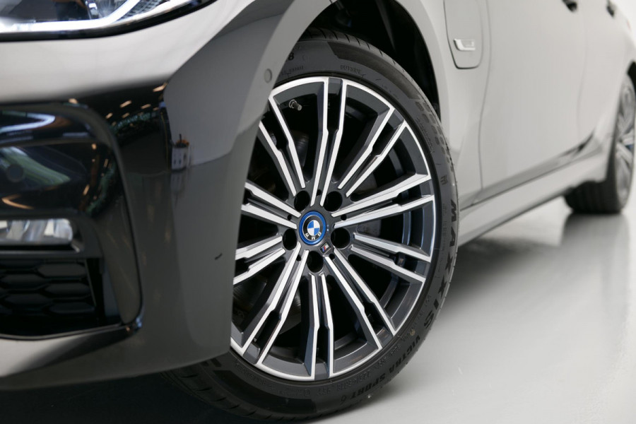 BMW 3 Serie Touring 320e Business Edition Plus |Pano|M-Pakket|Laser|Stuurverwarm.|