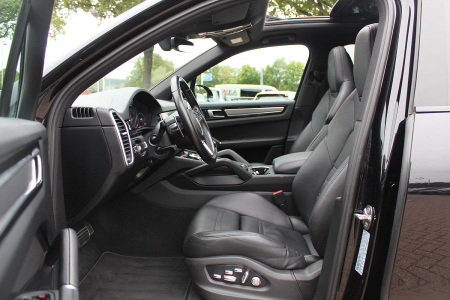 Porsche Cayenne 2.9 S 76.749 km! / Panoramadak / Camera / Luchtvering / 22'' / Nachtzicht / Sportdesign / Memory seats / Stoelventilatie 4x / Stoelverwarming 4x