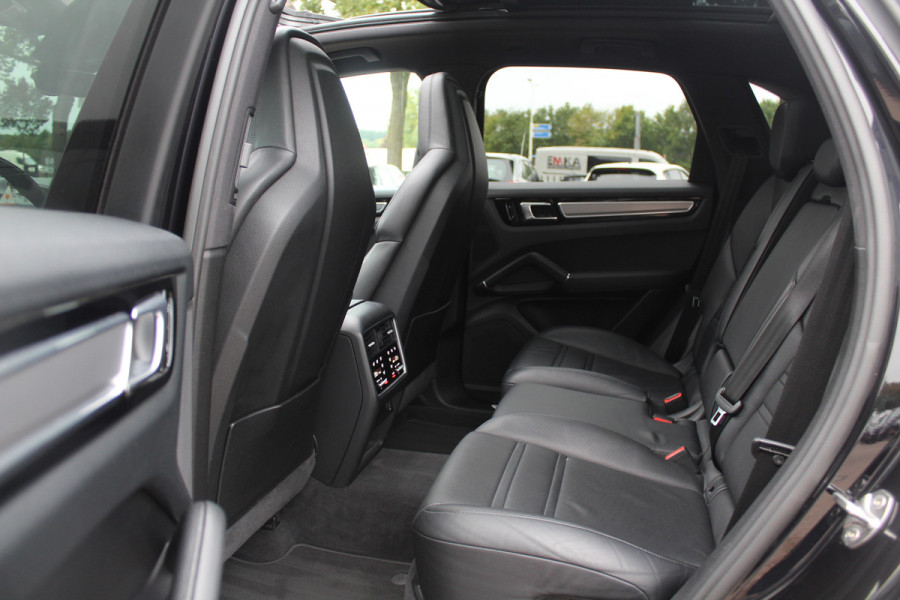 Porsche Cayenne 2.9 S 76.749 km! / Panoramadak / Camera / Luchtvering / 22'' / Nachtzicht / Sportdesign / Memory seats / Stoelventilatie 4x / Stoelverwarming 4x