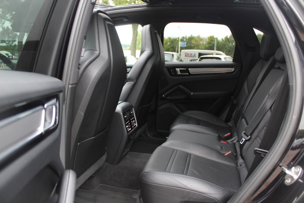 Porsche Cayenne 2.9 S 76.749 km! / Panoramadak / Camera / Luchtvering / 22'' / Nachtzicht / Sportdesign / Memory seats / Stoelventilatie 4x / Stoelverwarming 4x