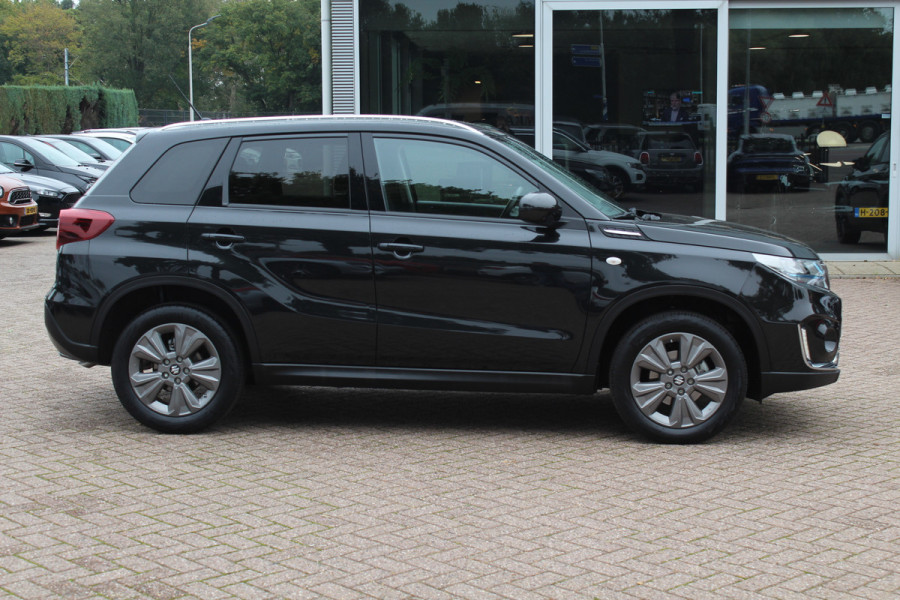 Suzuki Vitara 1.4 Boosterjet Select Smart Hybrid / Trekhaak / Camera / Navigatie / 17'' / DAB / Stoelverwarming / Getint glas / Cruise Control