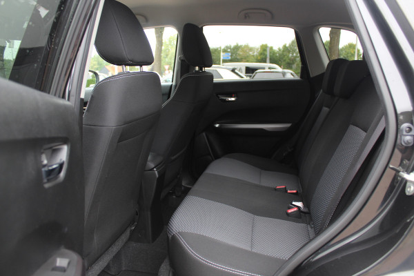 Suzuki Vitara 1.4 Boosterjet Select Smart Hybrid / Trekhaak / Camera / Navigatie / 17'' / DAB / Stoelverwarming / Getint glas / Cruise Control