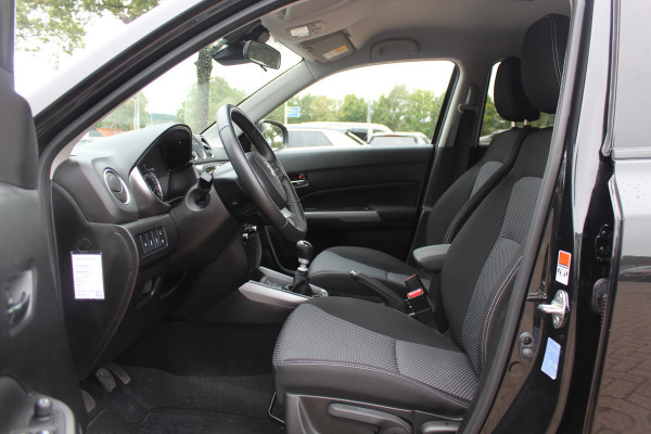 Suzuki Vitara 1.4 Boosterjet Select Smart Hybrid / Trekhaak / Camera / Navigatie / 17'' / DAB / Stoelverwarming / Getint glas / Cruise Control