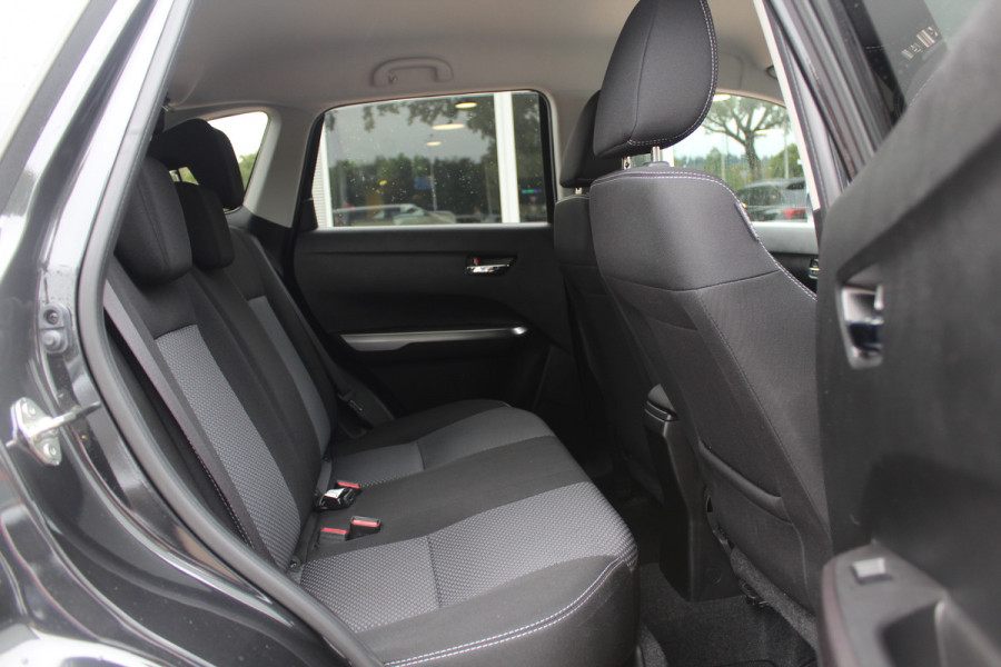 Suzuki Vitara 1.4 Boosterjet Select Smart Hybrid / Trekhaak / Camera / Navigatie / 17'' / DAB / Stoelverwarming / Getint glas / Cruise Control