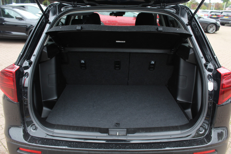 Suzuki Vitara 1.4 Boosterjet Select Smart Hybrid / Trekhaak / Camera / Navigatie / 17'' / DAB / Stoelverwarming / Getint glas / Cruise Control