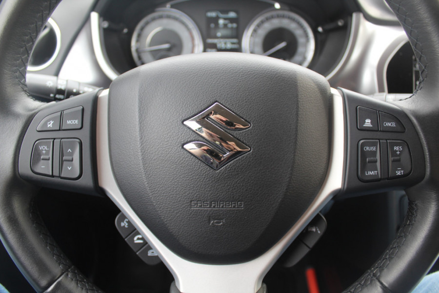 Suzuki Vitara 1.4 Boosterjet Select Smart Hybrid / Trekhaak / Camera / Navigatie / 17'' / DAB / Stoelverwarming / Getint glas / Cruise Control