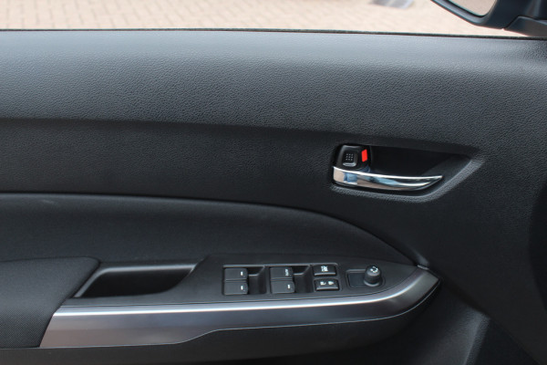Suzuki Vitara 1.4 Boosterjet Select Smart Hybrid / Trekhaak / Camera / Navigatie / 17'' / DAB / Stoelverwarming / Getint glas / Cruise Control