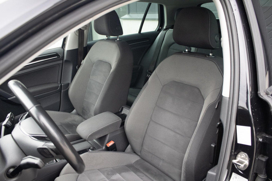 Volkswagen Golf 1.4 TSI Highl Busi | ACC | Camera | Stoel VW | Carplay