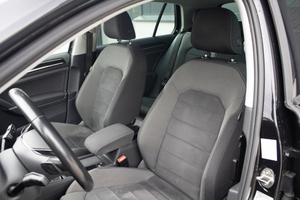 Volkswagen Golf 1.4 TSI Highl Busi | ACC | Camera | Stoel VW | Carplay