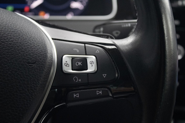 Volkswagen Golf 1.4 TSI Highl Busi | ACC | Camera | Stoel VW | Carplay