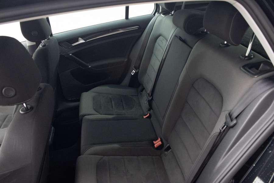 Volkswagen Golf 1.4 TSI Highl Busi | ACC | Camera | Stoel VW | Carplay