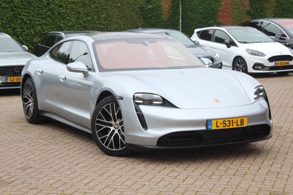 Porsche Taycan Performance 84 kWh / SoH 94.5% / Panoramadak / 360Camera / Adaptieve stoelen / Sportchrono / 20'' / Bose / Keyless / Dodehoek / Navigatie / Stoelverwarming / Cruise Control