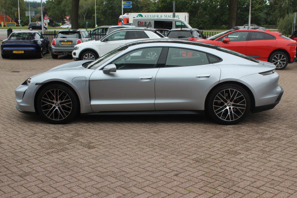 Porsche Taycan Performance 84 kWh / SoH 94.5% / Panoramadak / 360Camera / Adaptieve stoelen / Sportchrono / 20'' / Bose / Keyless / Dodehoek / Navigatie / Stoelverwarming / Cruise Control