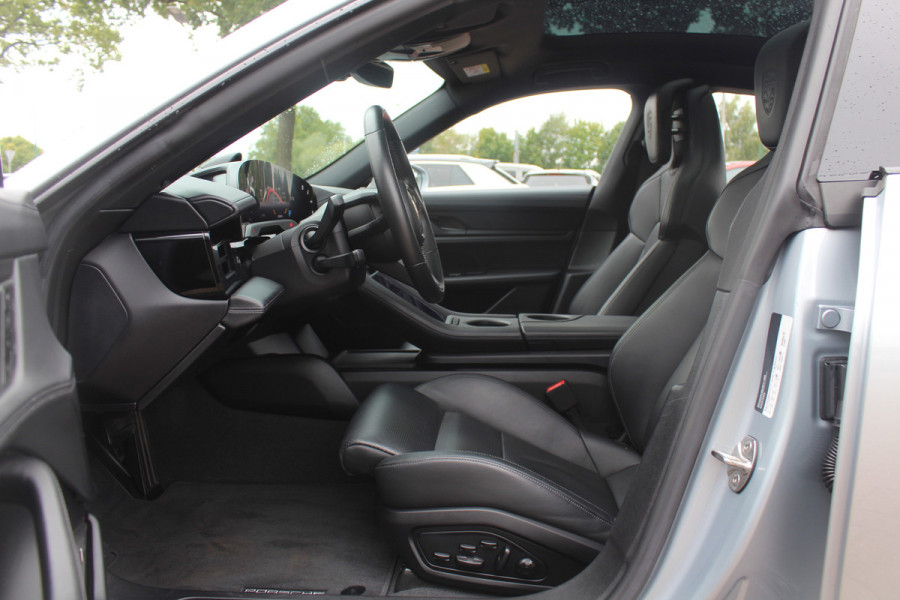 Porsche Taycan Performance 84 kWh / SoH 94.5% / Panoramadak / 360Camera / Adaptieve stoelen / Sportchrono / 20'' / Bose / Keyless / Dodehoek / Navigatie / Stoelverwarming / Cruise Control