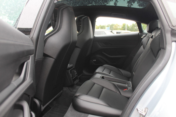 Porsche Taycan Performance 84 kWh / SoH 94.5% / Panoramadak / 360Camera / Adaptieve stoelen / Sportchrono / 20'' / Bose / Keyless / Dodehoek / Navigatie / Stoelverwarming / Cruise Control