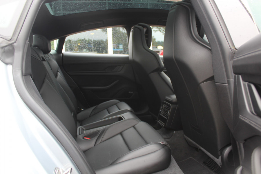 Porsche Taycan Performance 84 kWh / SoH 94.5% / Panoramadak / 360Camera / Adaptieve stoelen / Sportchrono / 20'' / Bose / Keyless / Dodehoek / Navigatie / Stoelverwarming / Cruise Control