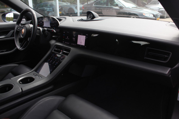 Porsche Taycan Performance 84 kWh / SoH 94.5% / Panoramadak / 360Camera / Adaptieve stoelen / Sportchrono / 20'' / Bose / Keyless / Dodehoek / Navigatie / Stoelverwarming / Cruise Control