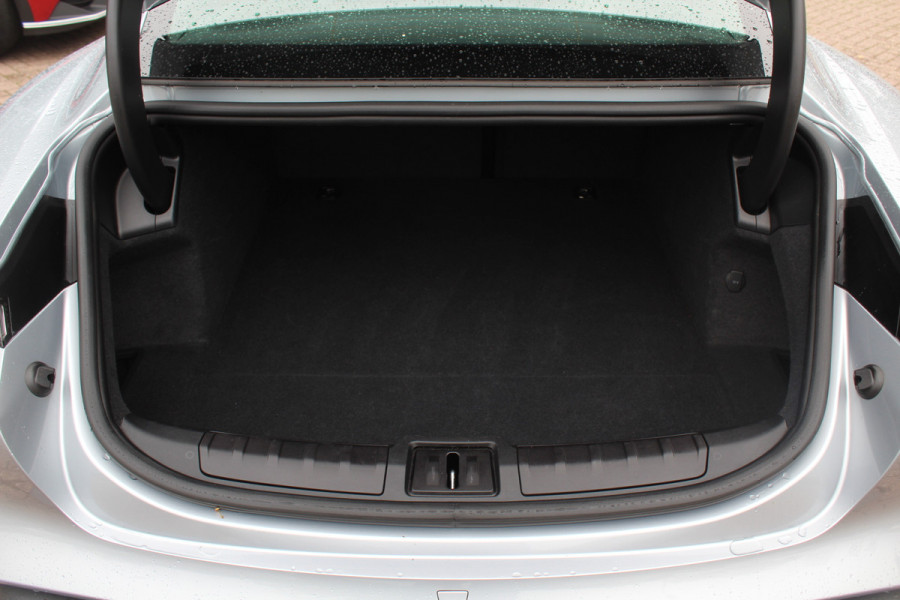 Porsche Taycan Performance 84 kWh / SoH 94.5% / Panoramadak / 360Camera / Adaptieve stoelen / Sportchrono / 20'' / Bose / Keyless / Dodehoek / Navigatie / Stoelverwarming / Cruise Control